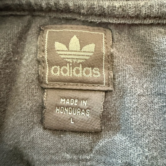 Adidas Trefoil Plaid Logo Cropped T Shirt Black Red Graphic | Size Large❤️🖤 - Picture 3 of 3